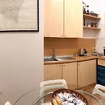 Interno 3 בית הארחה