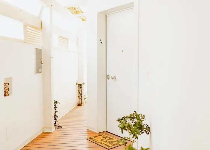 Interno 3 4* בארי