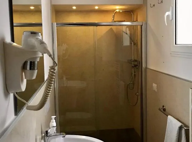 Interno 3 4* בארי