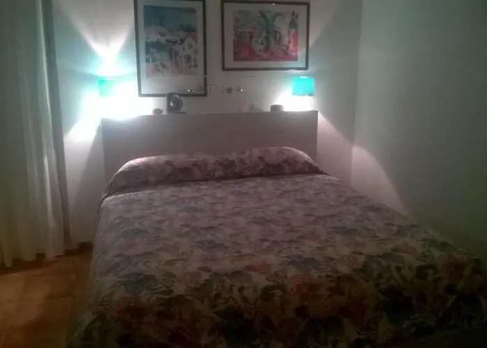 Interno 3 4* בארי